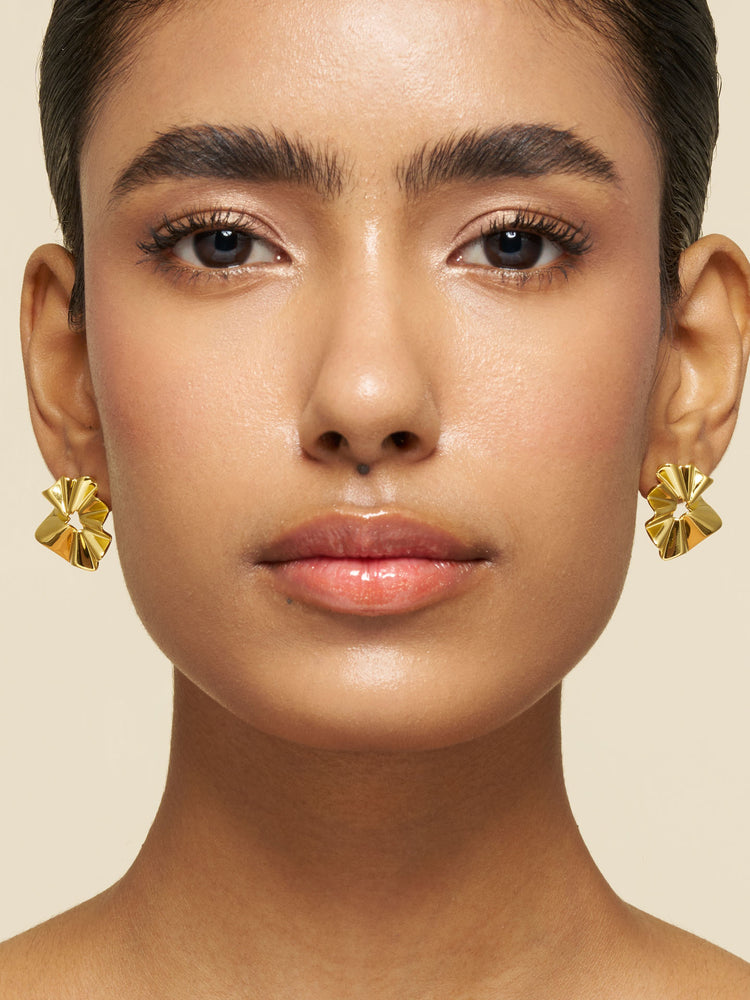 Ripple Flower Stud Earrings