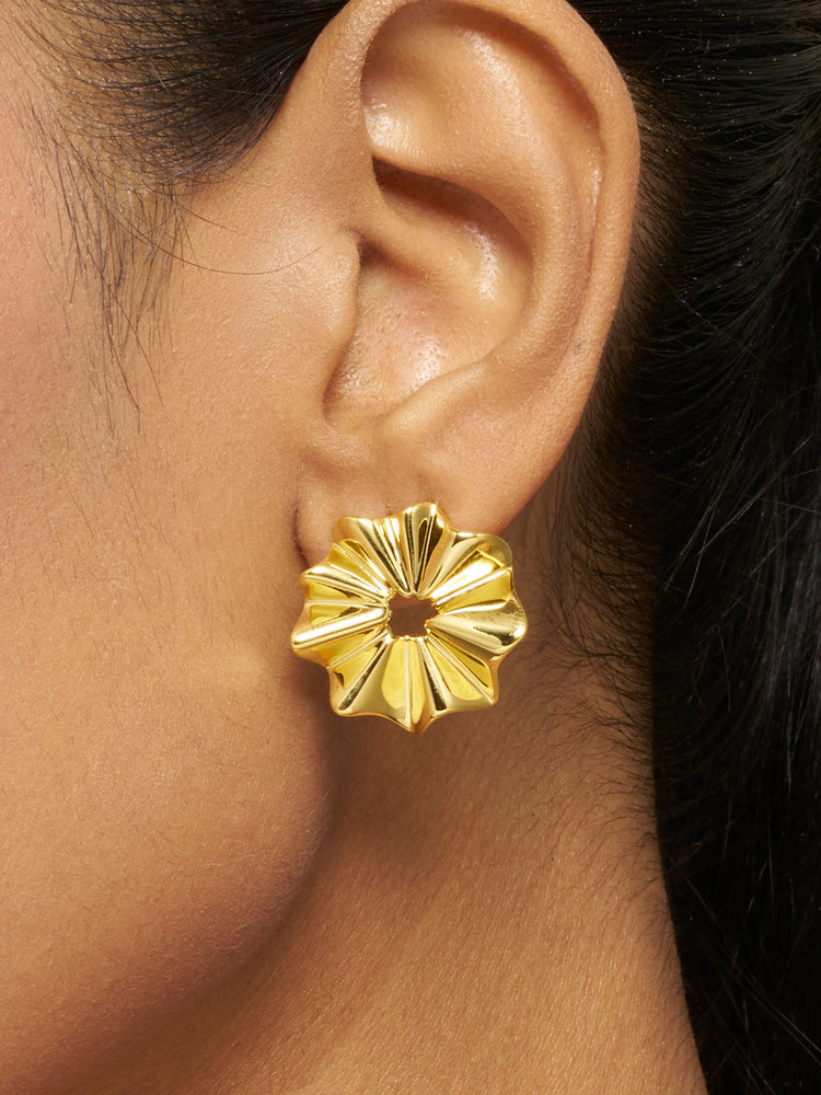 Ripple Flower Stud Earrings