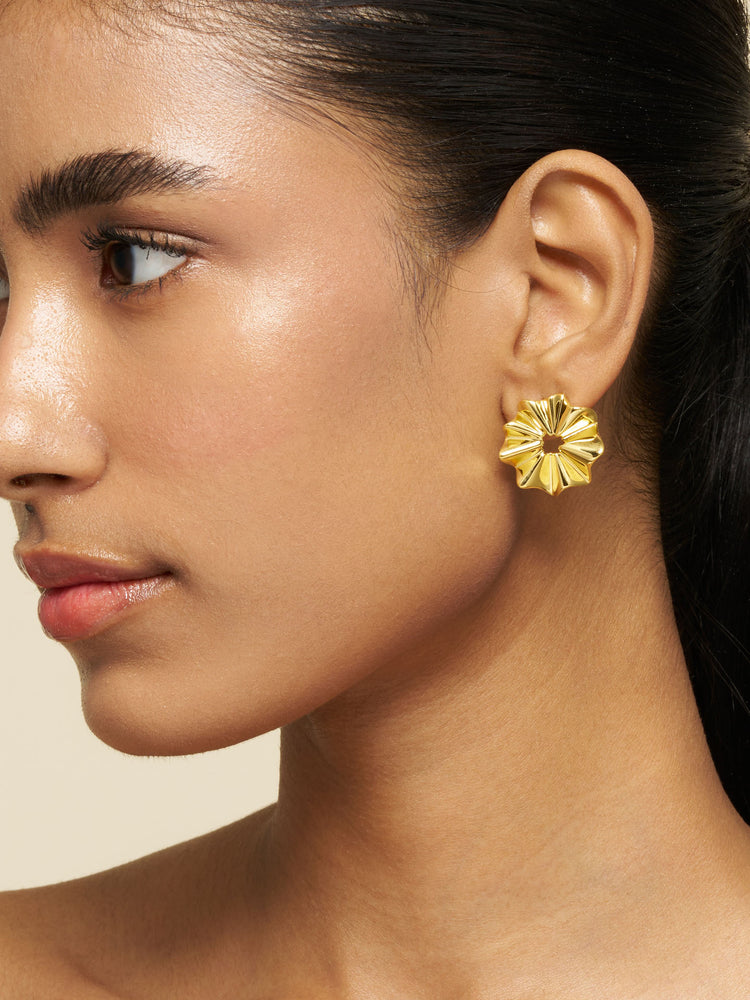 Ripple Flower Stud Earrings