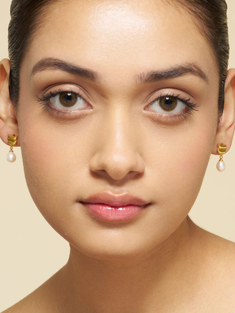 Contour Pearl Earrings
