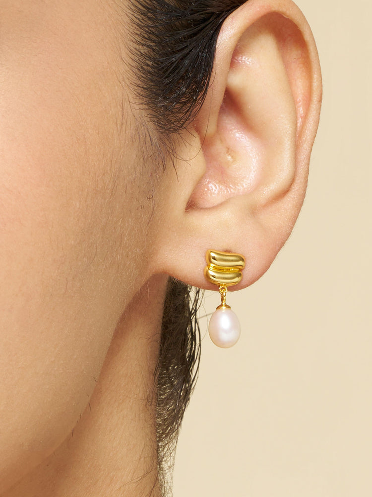 Contour Pearl Earrings