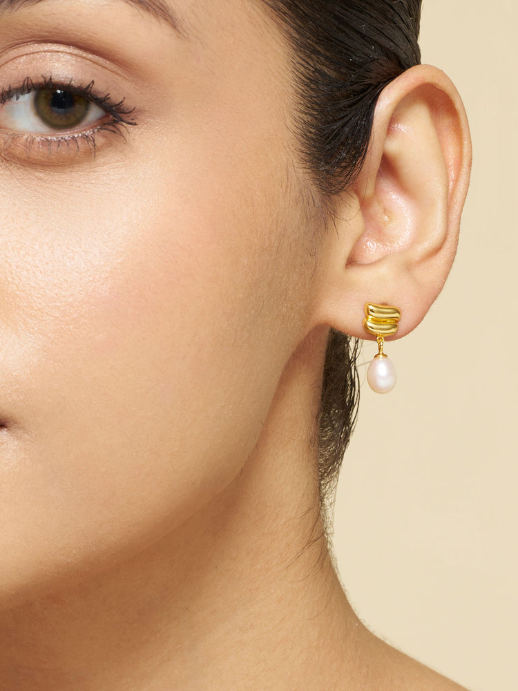 Contour Pearl Earrings
