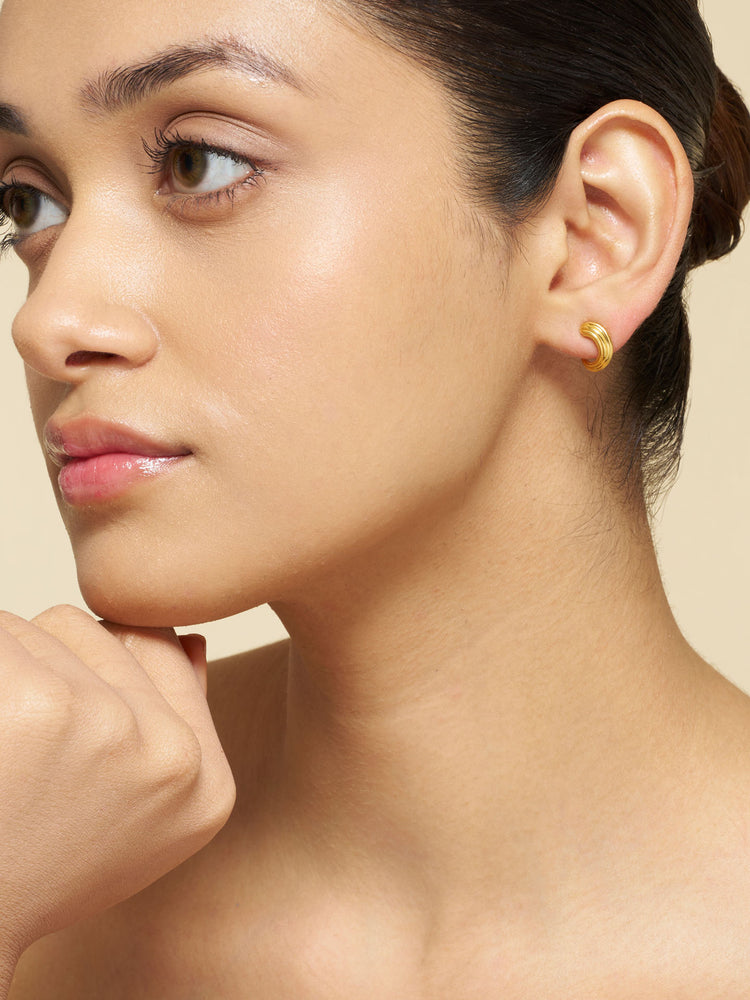 Sol Wave Stud Earrings