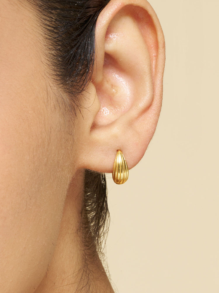 Ribbed Teardrop Stud Earrings