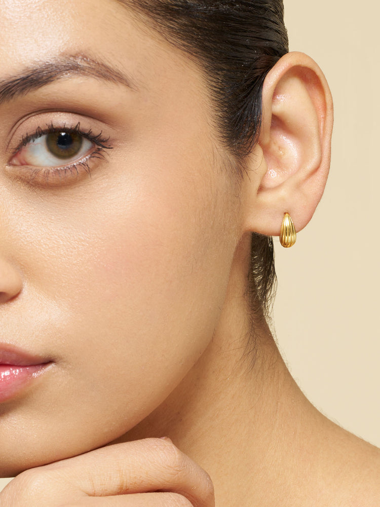 Ribbed Teardrop Stud Earrings