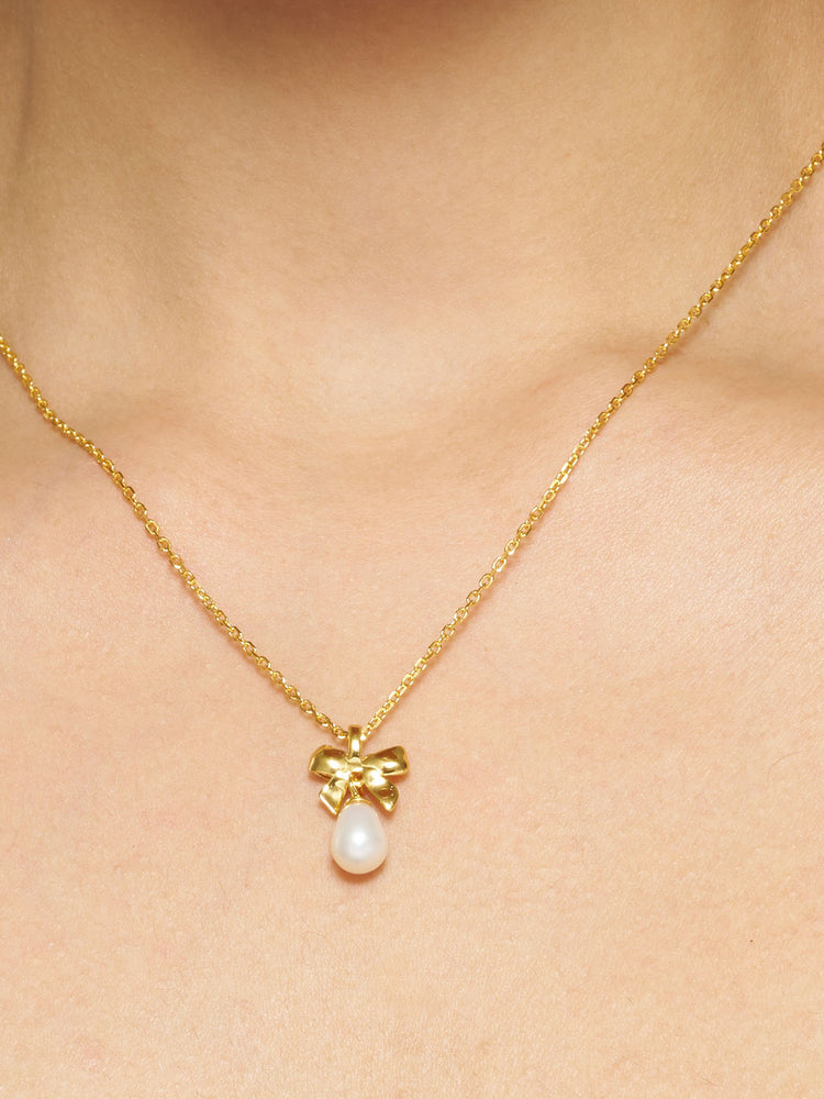 Belle Bow Pearl Necklace