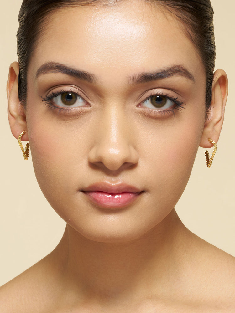 Ribbed Figure Hoop Earrings