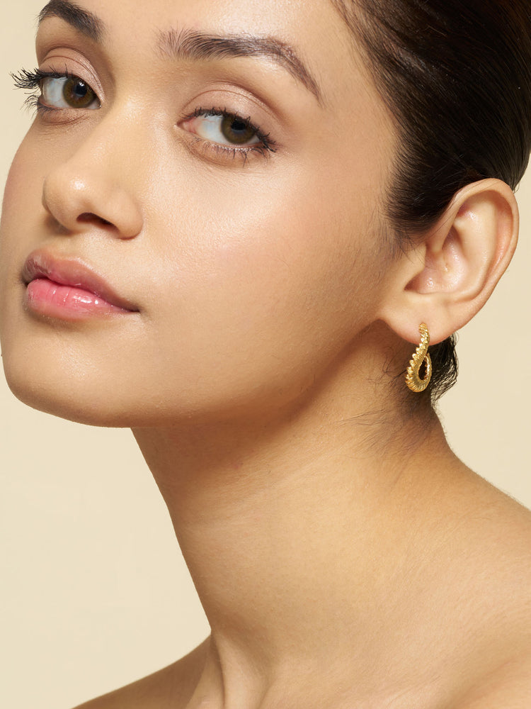 Ribbed Figure Hoop Earrings