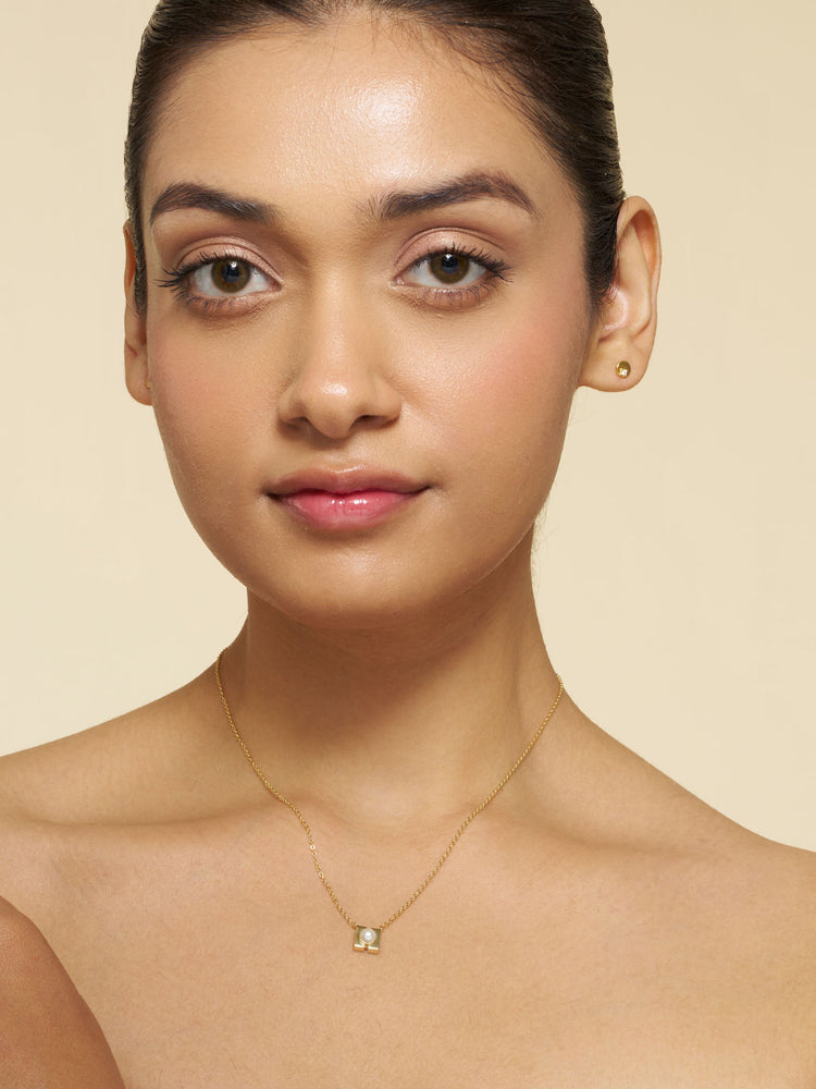 Modern Muse Pearl Necklace