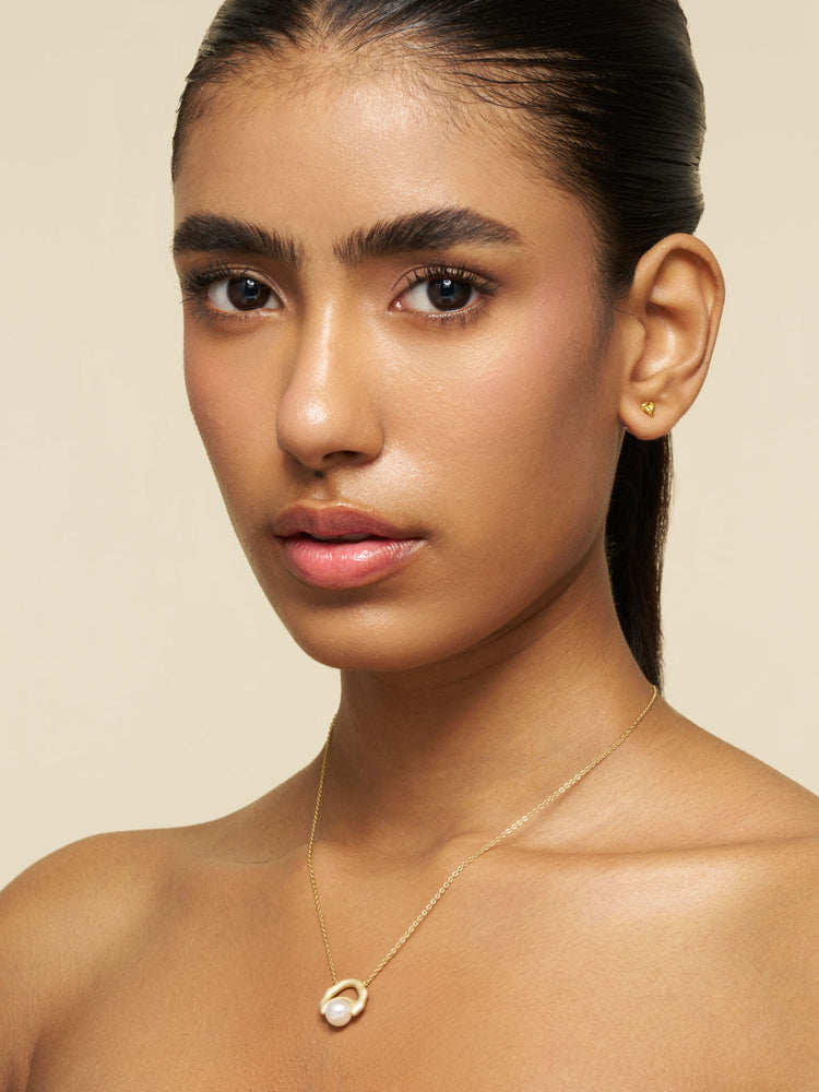 Horizon Pearl Necklace