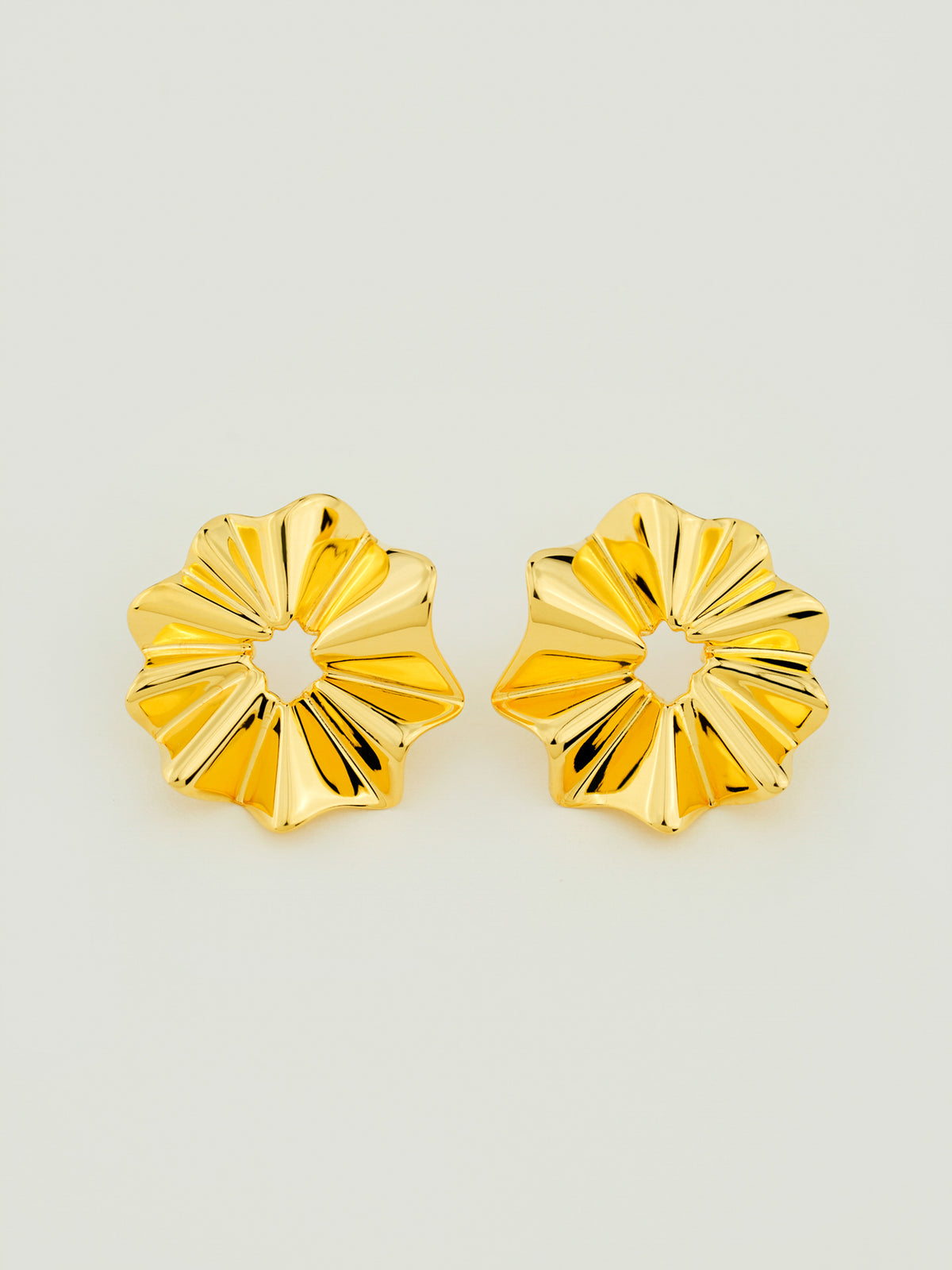 Ripple Flower Stud Earrings