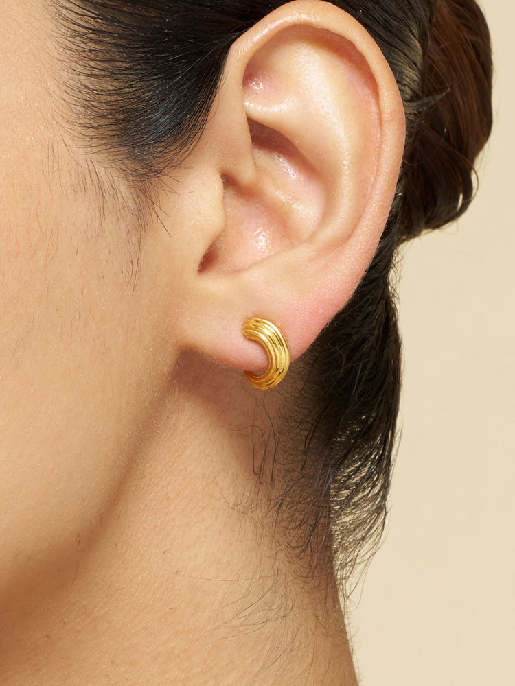 Sol Wave Stud Earrings