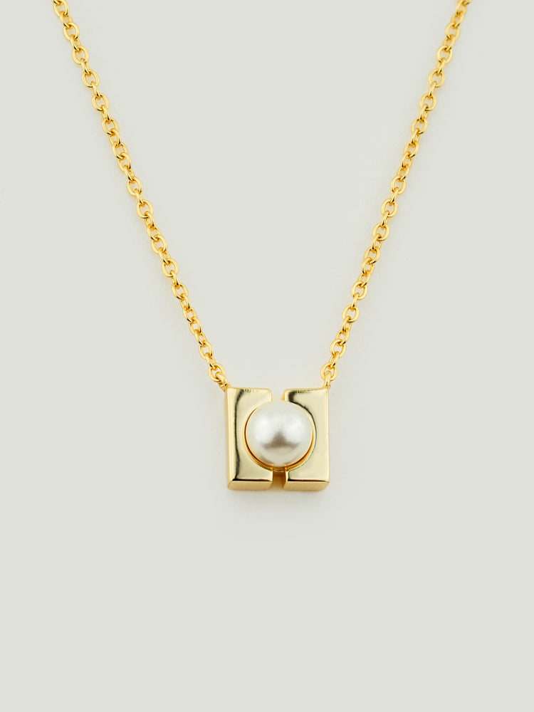 Modern Muse Pearl Necklace